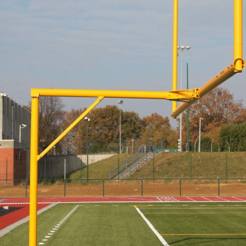 American Football Y- goal 14 Deze doelen hebben een oversteek van 150cm en worden geleverd met extra lange grondpotten tbv een eenvoudige montage en kunnen desgewenst altijd weert verwijderd worden.